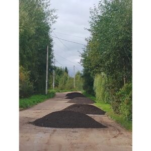 Отсыпка главной дороги асфальтной крошкой
